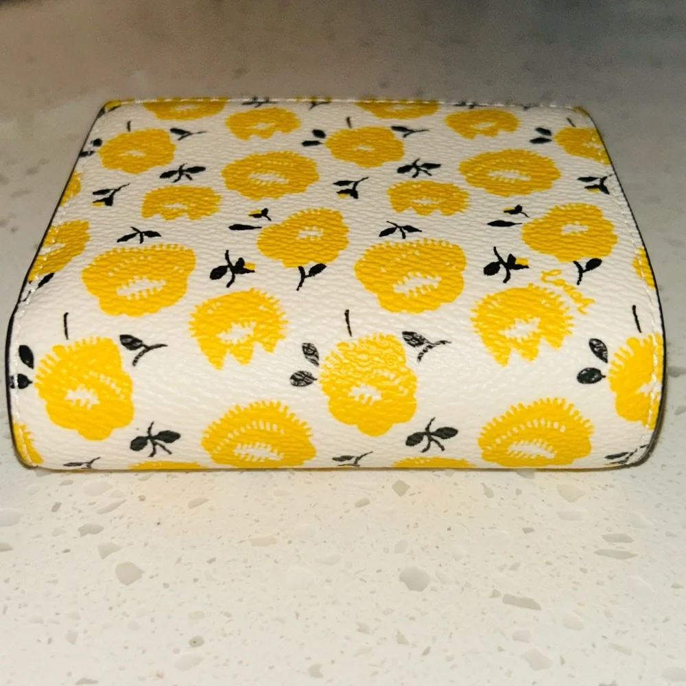🌼 Coach Buttercup Floral Snap Pastel Wallet NWT